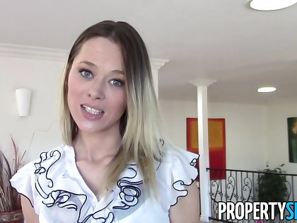 Sexy real estate agent fucks client as housewarming gift