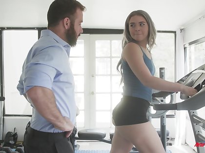 Adjust girlfriend Rharri Rhound gives head and gets fucked in the gym